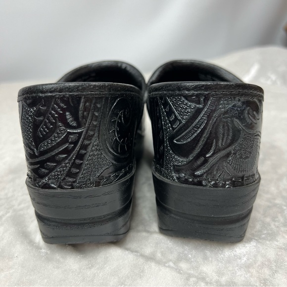 Dansko Tooled Leather Clogs Mules Black Paisley Casual Nurse Work Women's 36 - Picture 6 of 11